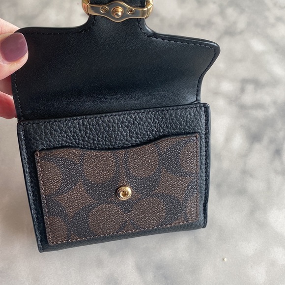 Coach Georgie Wallet - Picture 5 of 8